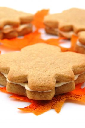 maple cream cookies with leaves