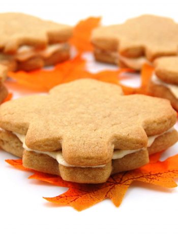 maple cream cookies with leaves