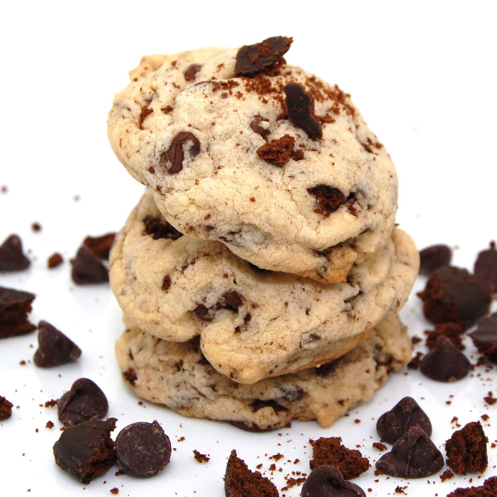 https://sweetpeaskitchen.com/wp-content/uploads/2019/09/Chocolate-Chip-Thin-Mint-Cookies-1.jpg