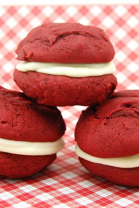red velvet whoopie pies ready to eat