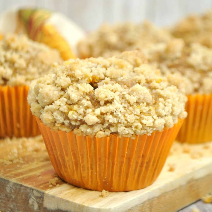 Easy Pumpkin Muffins with Crumb Topping