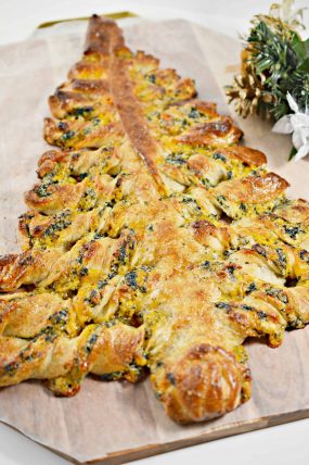 Christmas Tree Spinach Dip Breadsticks Recipe