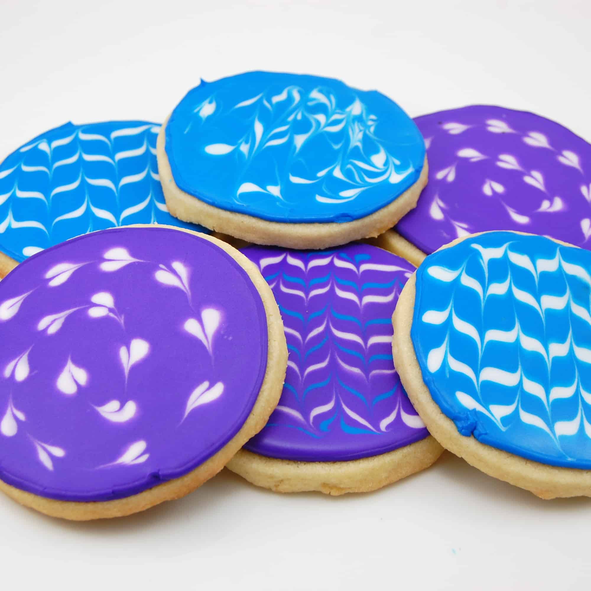 How to Decorate Cookies with Thinned Royal Icing