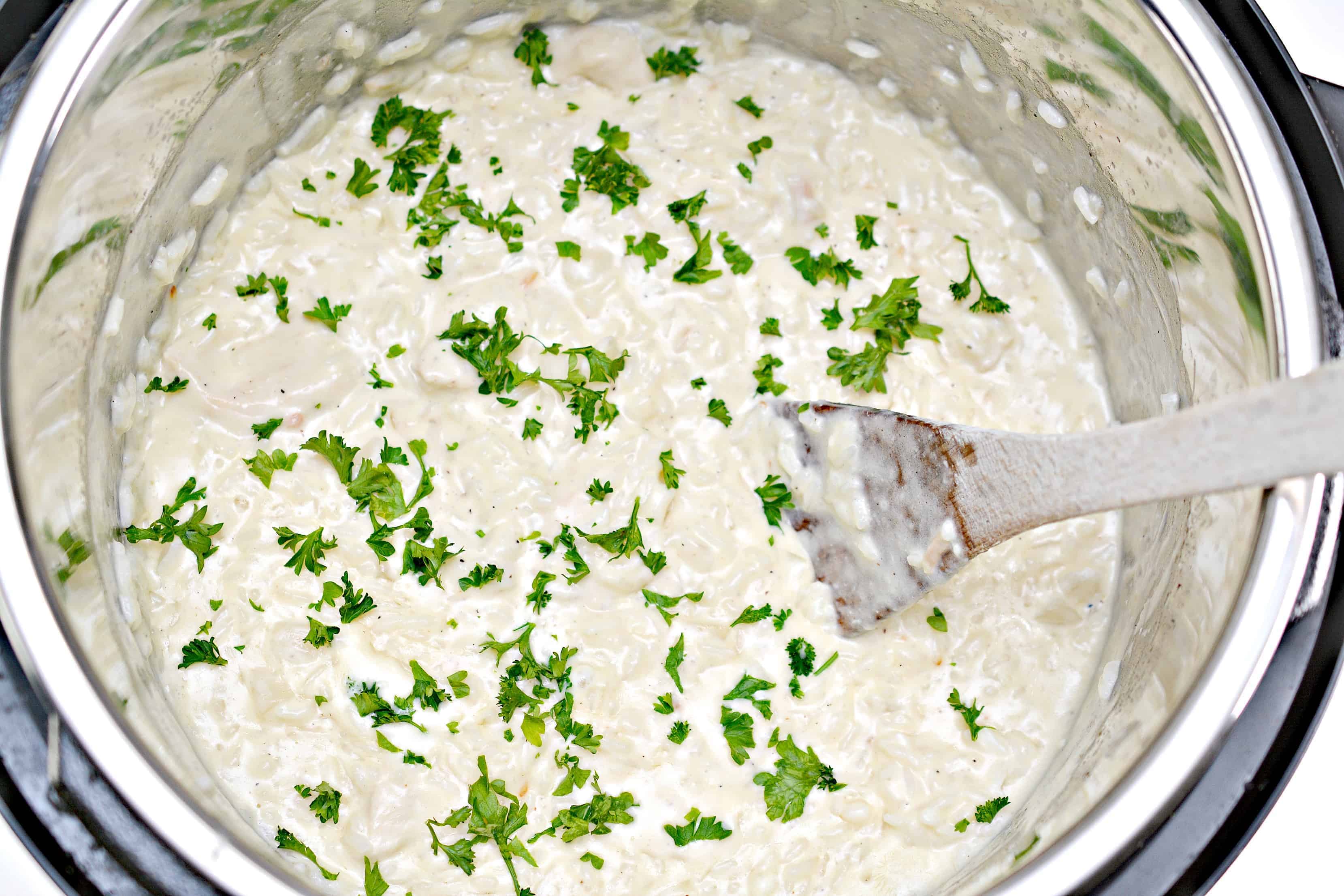 add parsley on top of the creamy garlic chicken