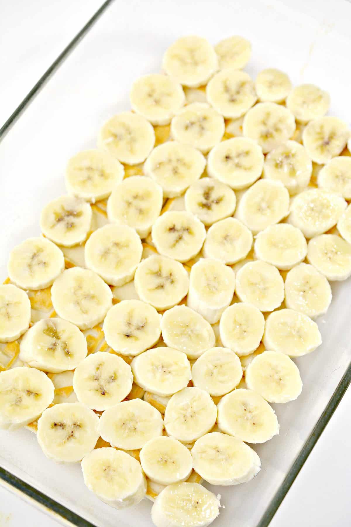 Top the cookies with a layer of sliced bananas.