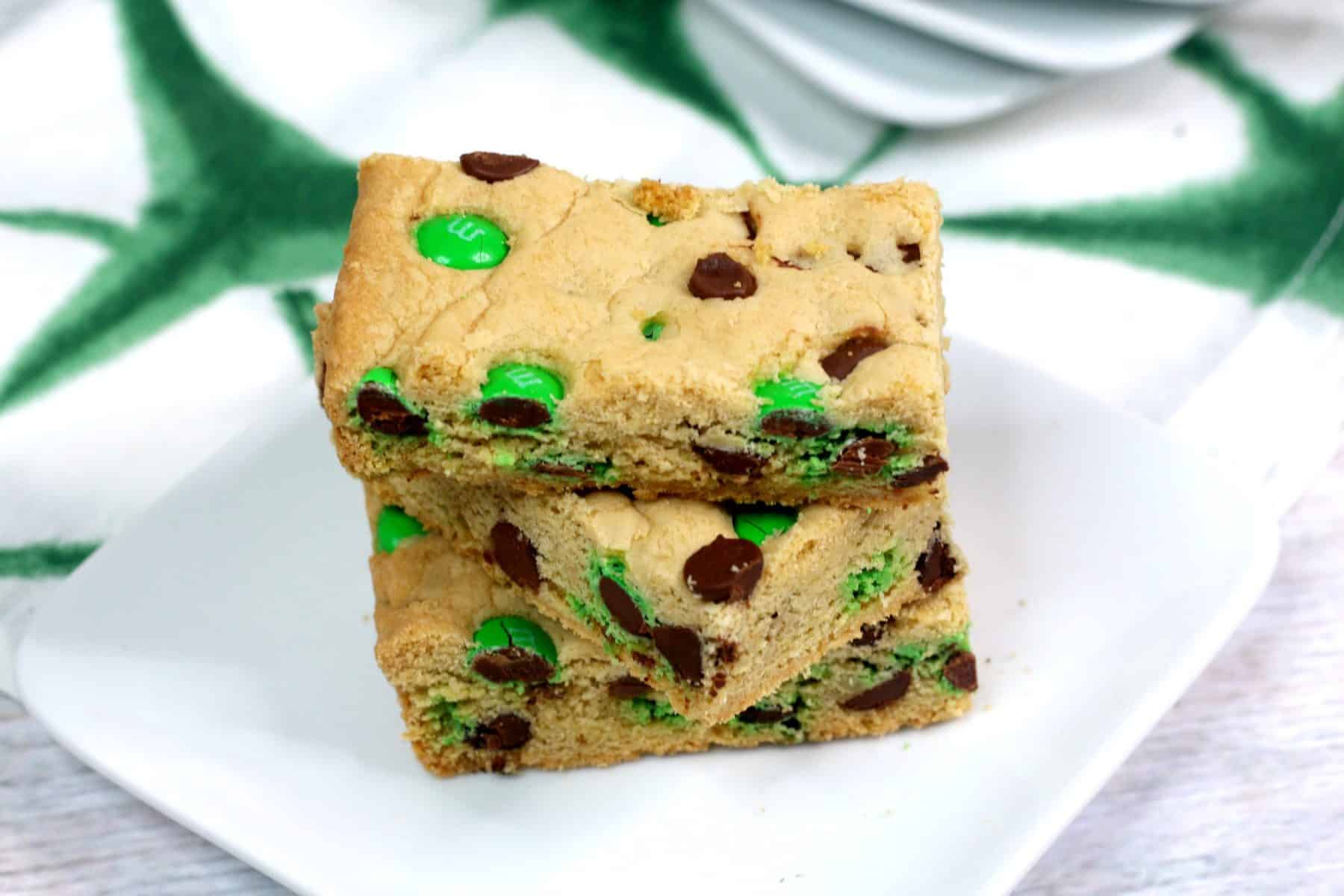 Mint M&M Cookie Bars Recipe