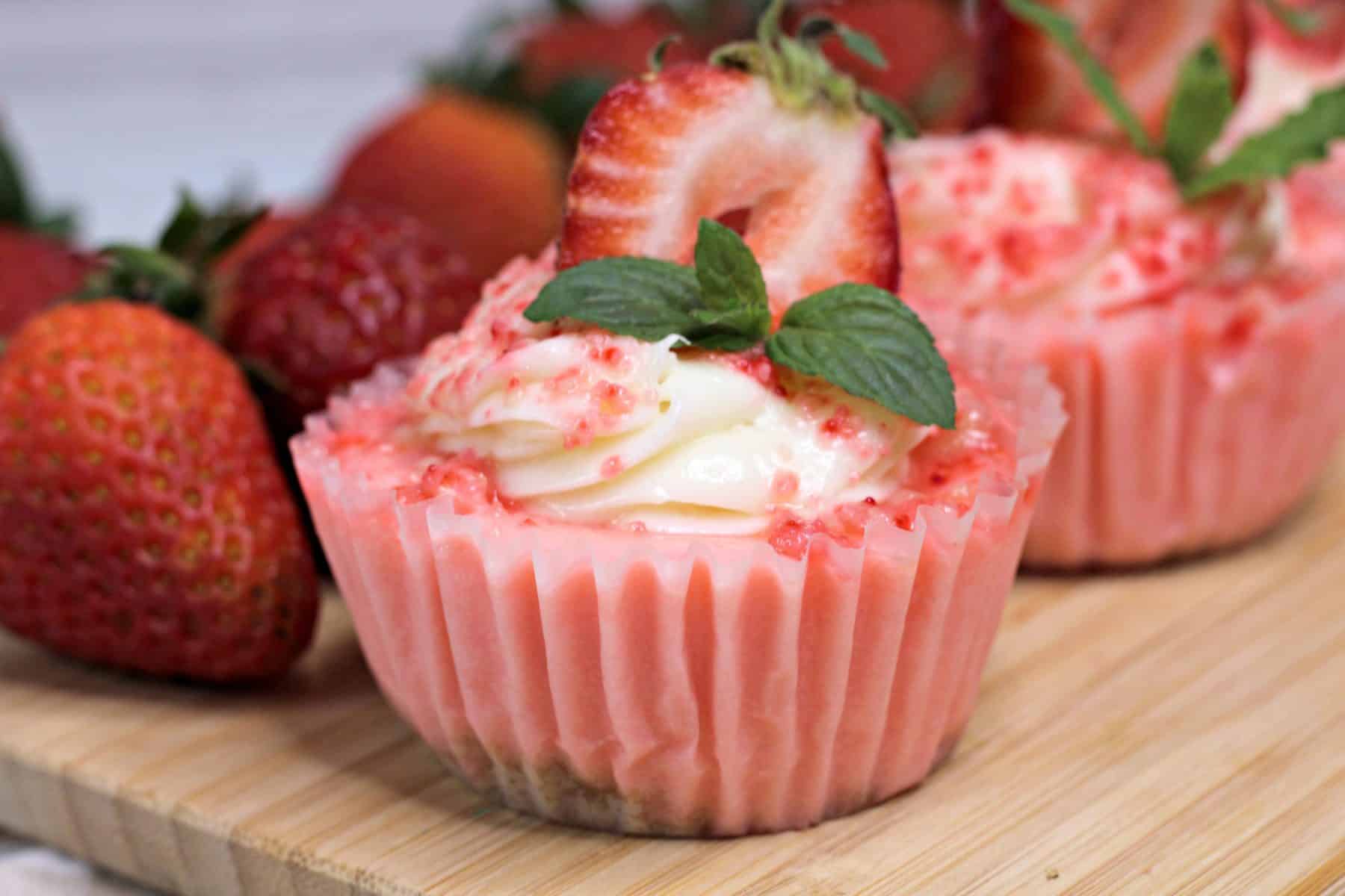 strawberry cupcake cheesecakes, strawberry flavored cheesecake