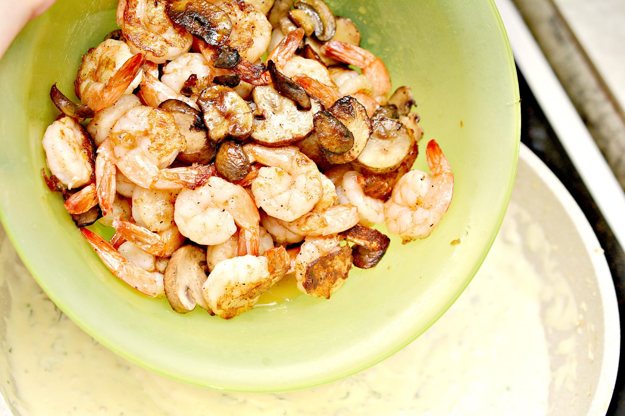 Shrimp and Mushroom Linguini with Cheese Creamy Herb Sauce LaptrinhX