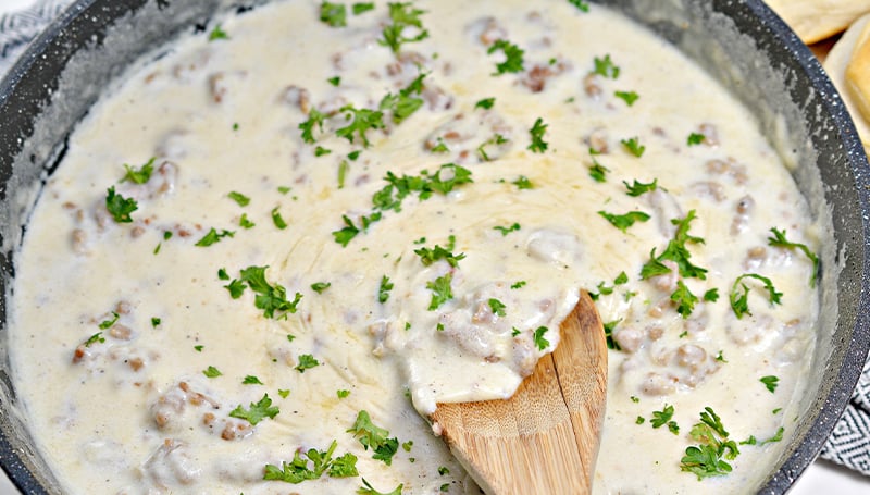 pioneer woman biscuits and gravy