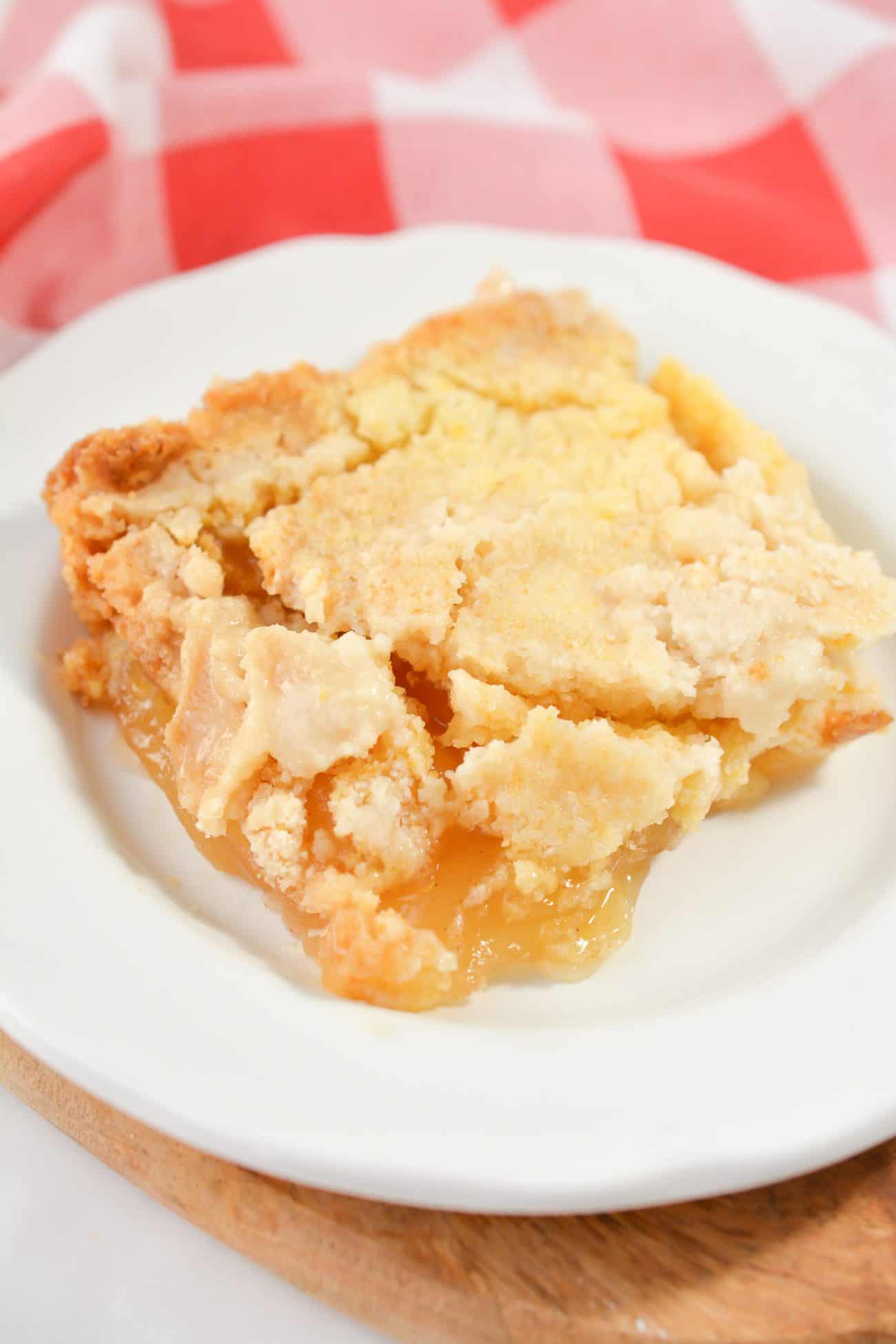 3 ingredient apple cake, apple pie cake, apple pie filling cake