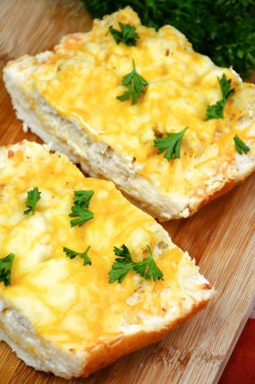 Cracked Crab Cheese Bread