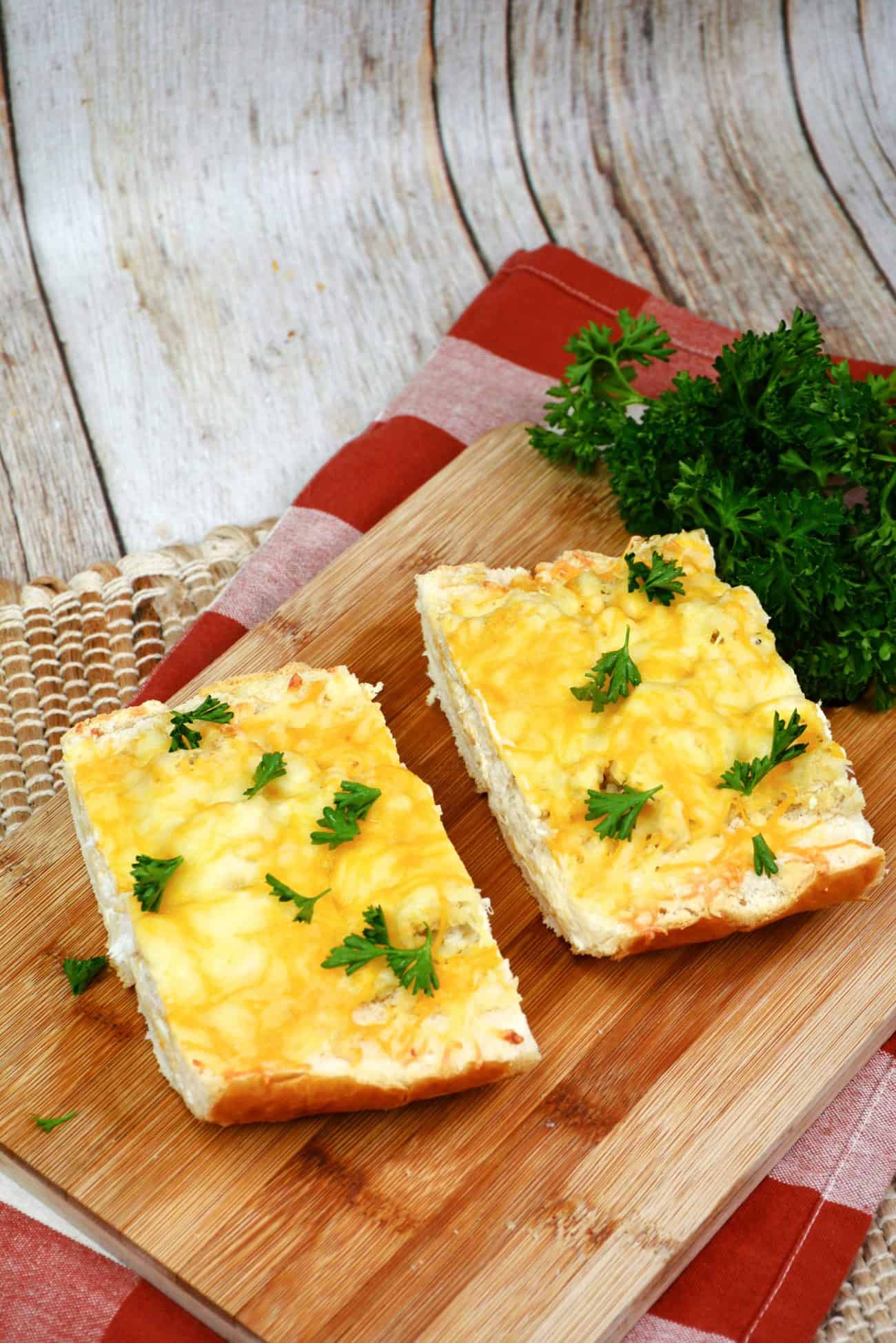 Cracked Crab Cheese Bread
