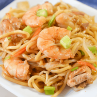 Shrimp and Chicken Chow Mein