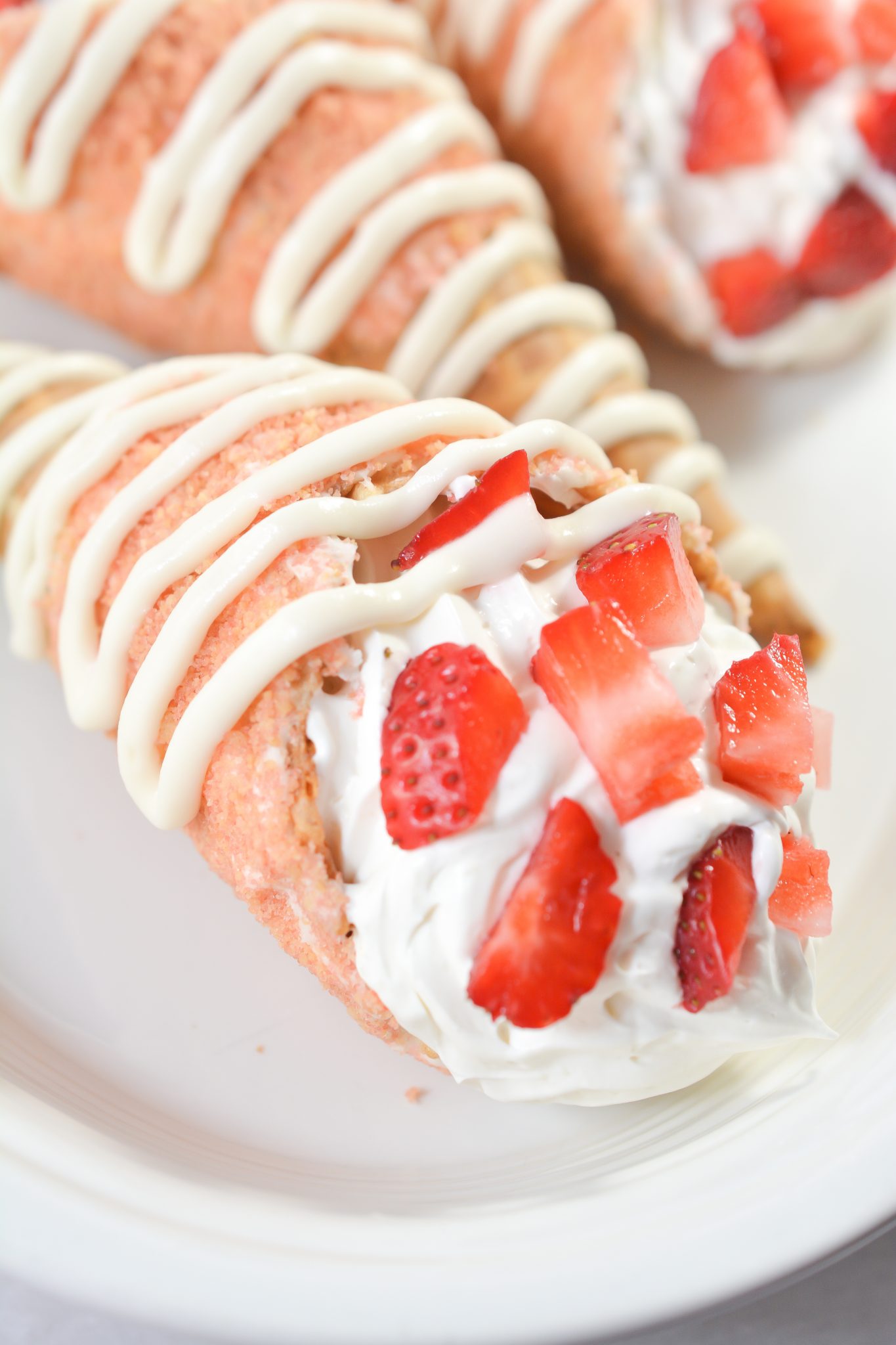 strawberry crunch cheesecake cones