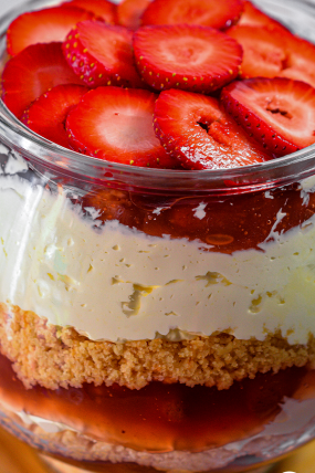 strawberry cheesecake trifle, strawberry cheesecake trifle recipe