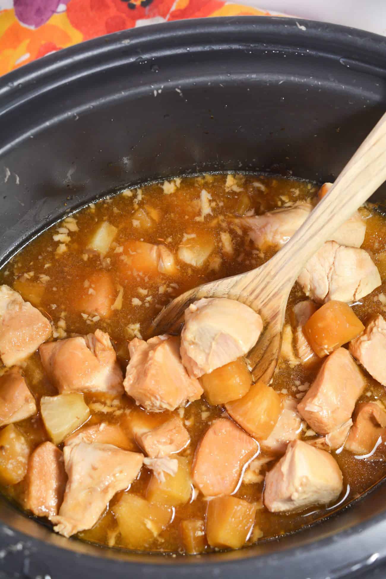 sweet hawaiian crockpot chicken, crockpot hawaiian chicken, hawaiian chicken crockpot