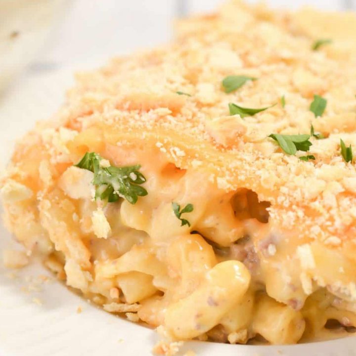 Cheesy Macaroni and Hamburger Casserole