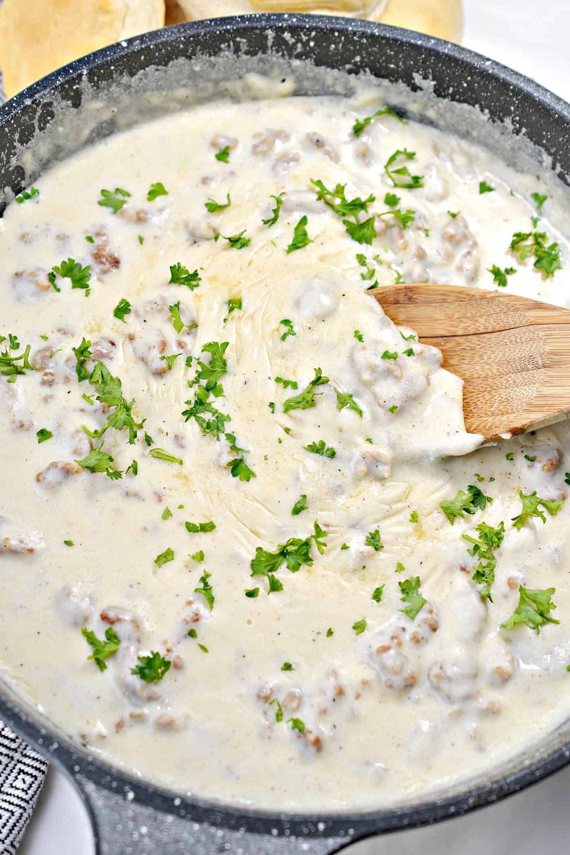 pioneer woman biscuits and gravy casserole