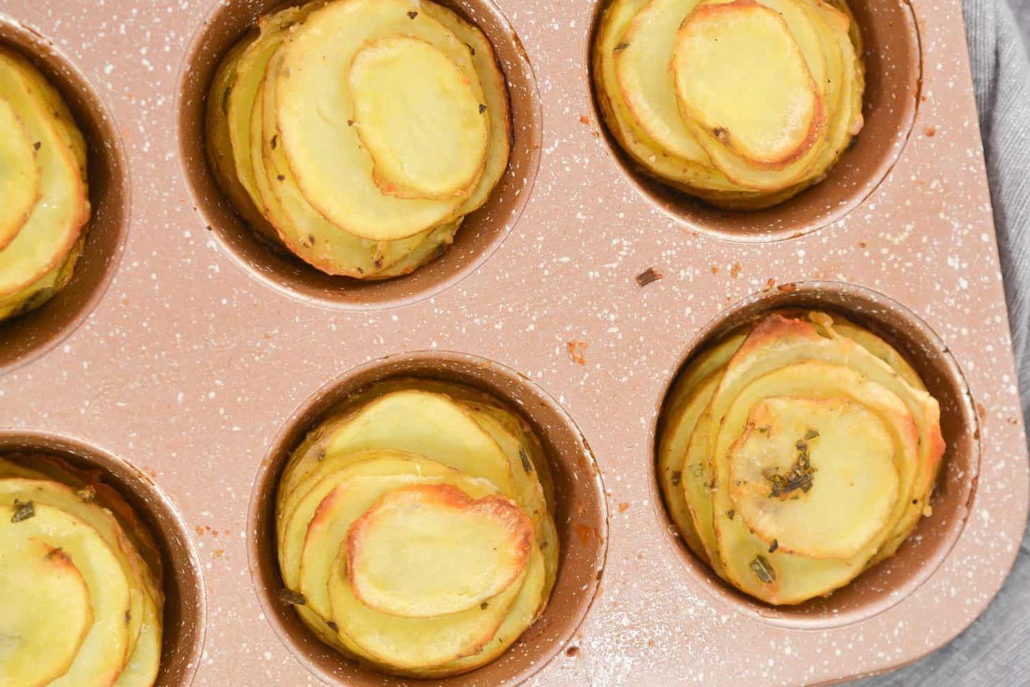 Sliced Potatoes in a Muffin Tin, sliced potatoes recipe, muffin tin potatoes