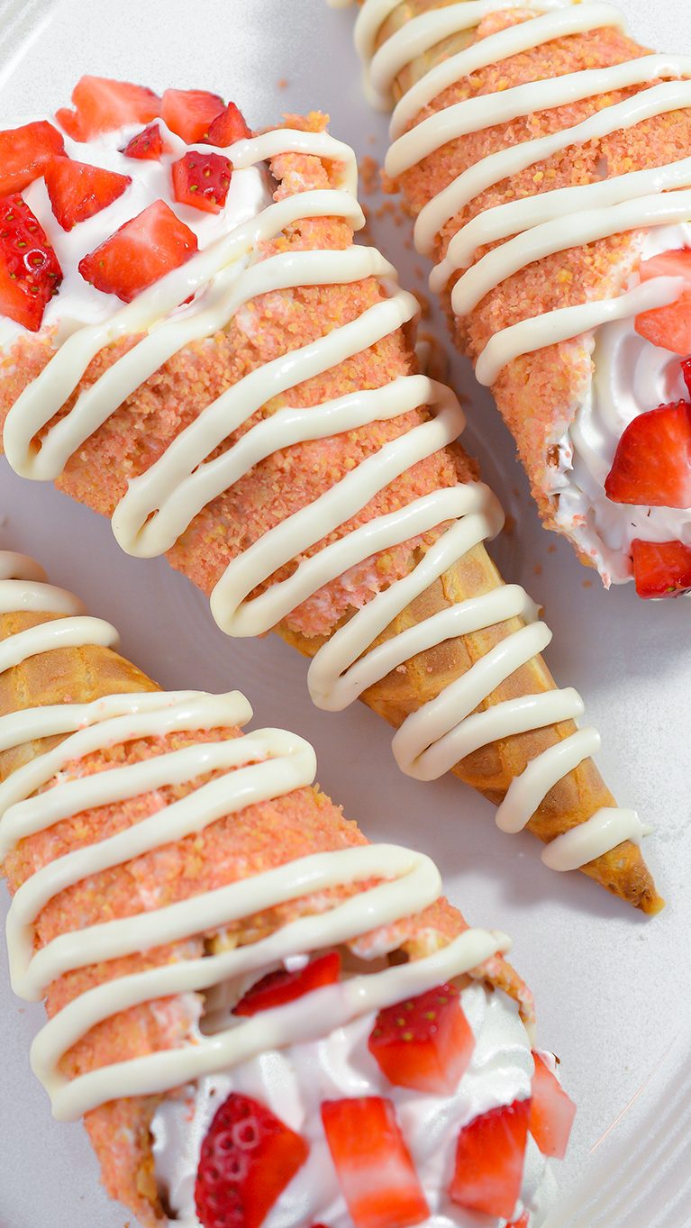 strawberry crunch cheesecake cones, recipe for strawberry crunch, cheesecake cones recipe