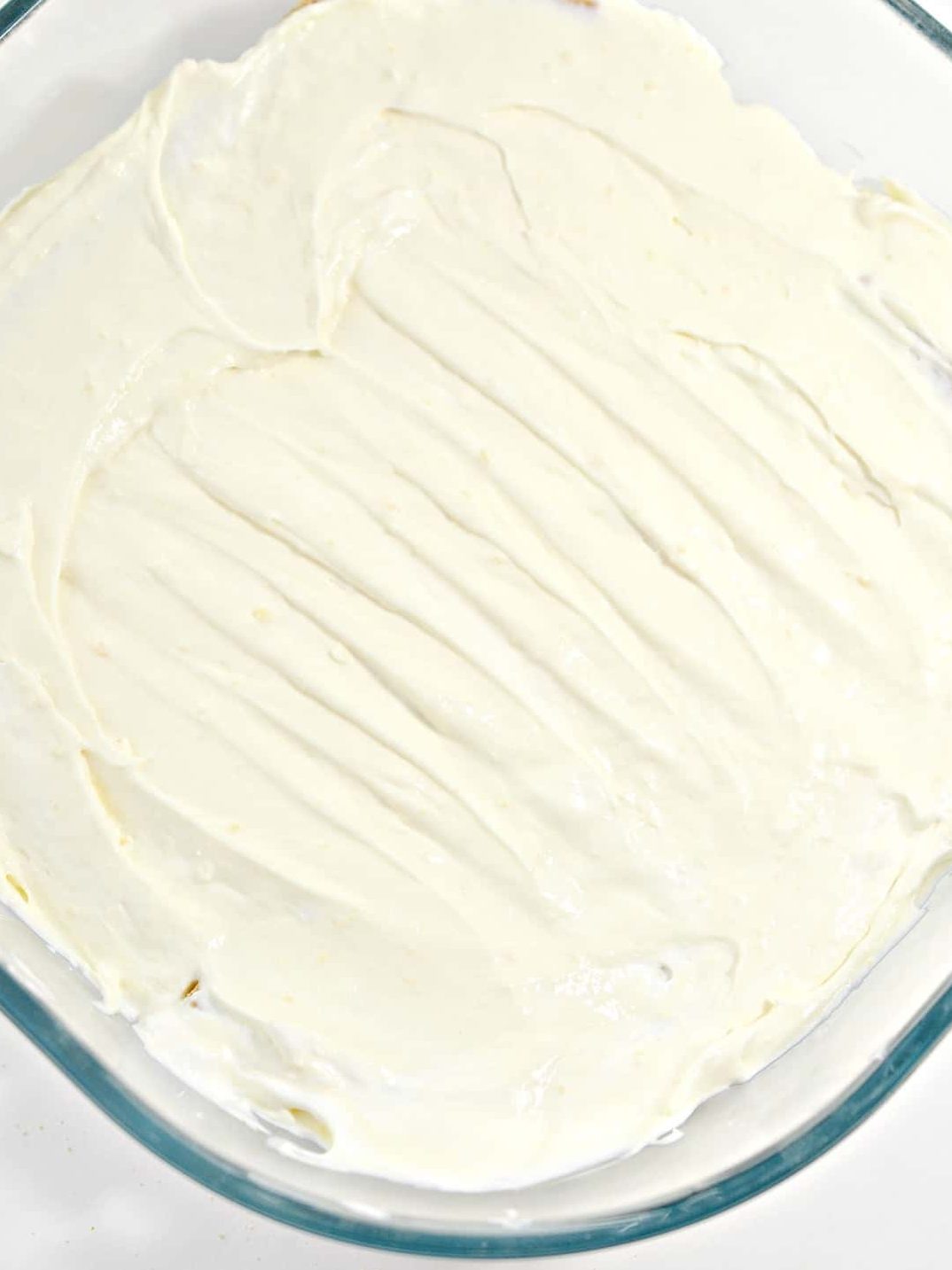 Spread half of the cream cheese mixture over the graham crackers.
