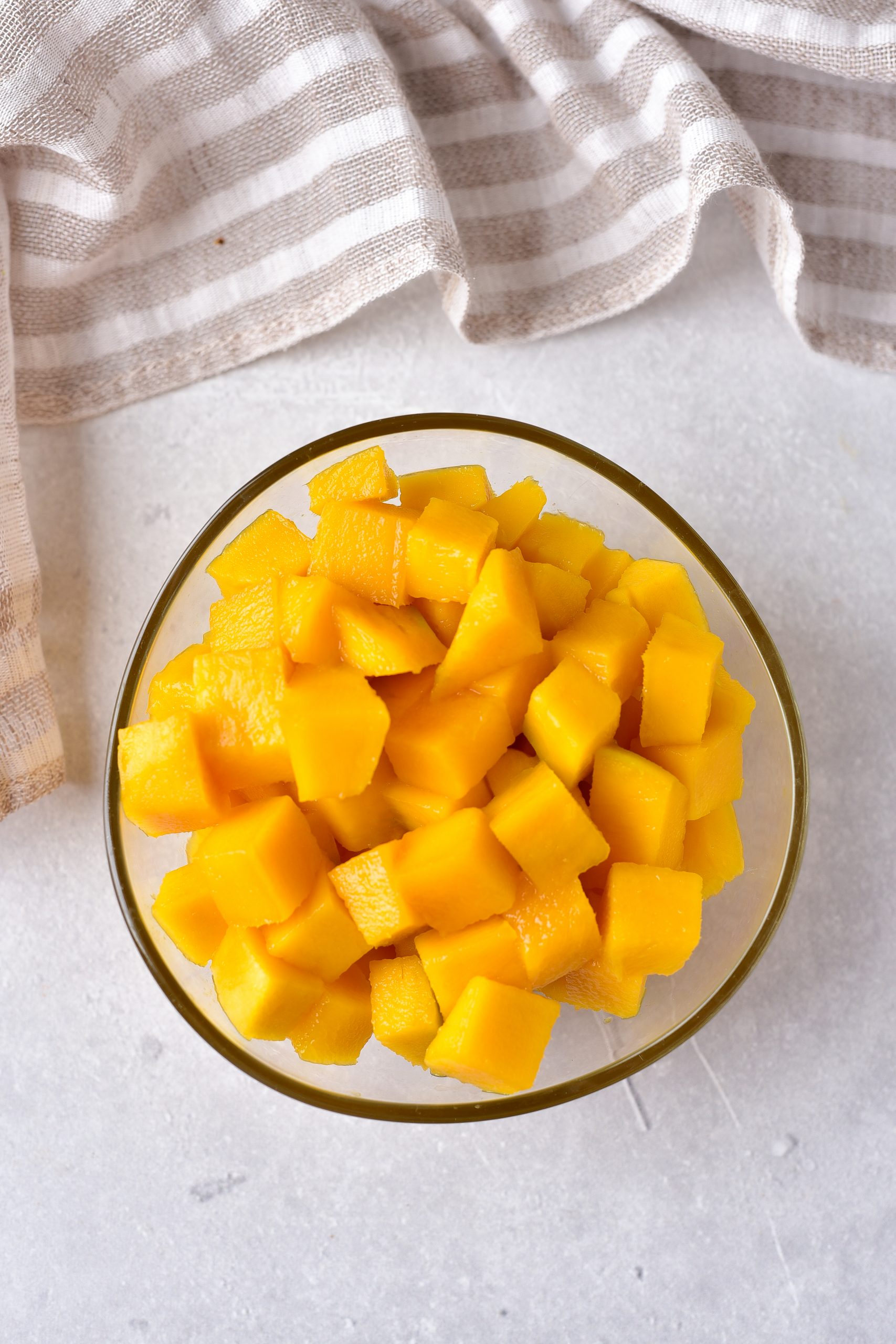 Cut the fresh mango into small pieces