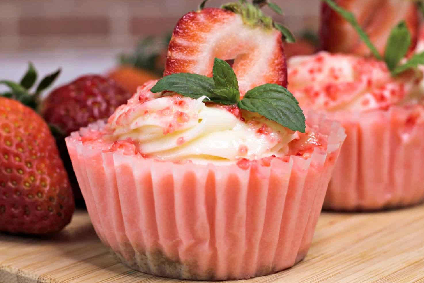 Mini Strawberry Cheesecake Recipe, strawberry flavored cheesecake