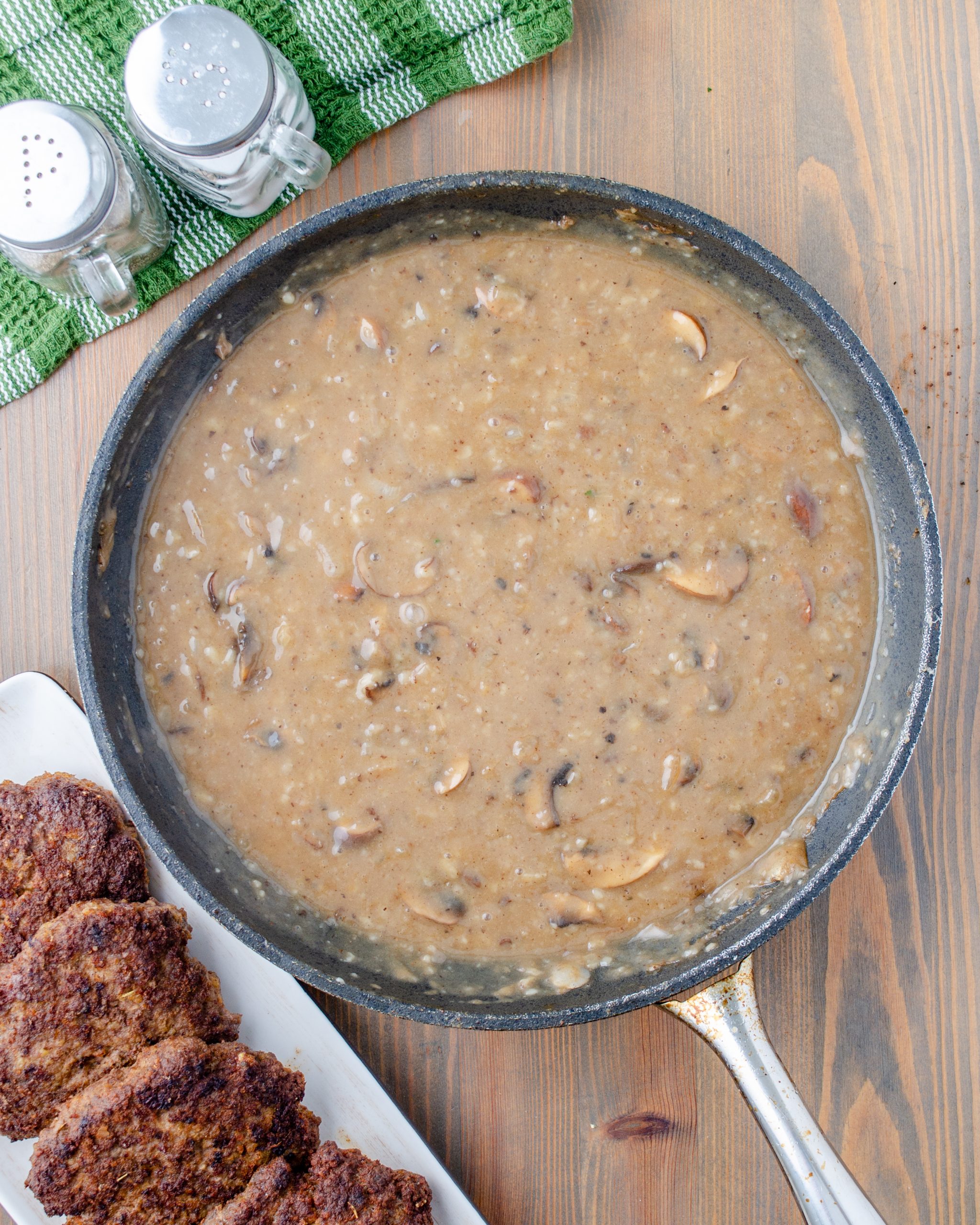 Allow the gravy to simmer for about 5 to 10 minutes.