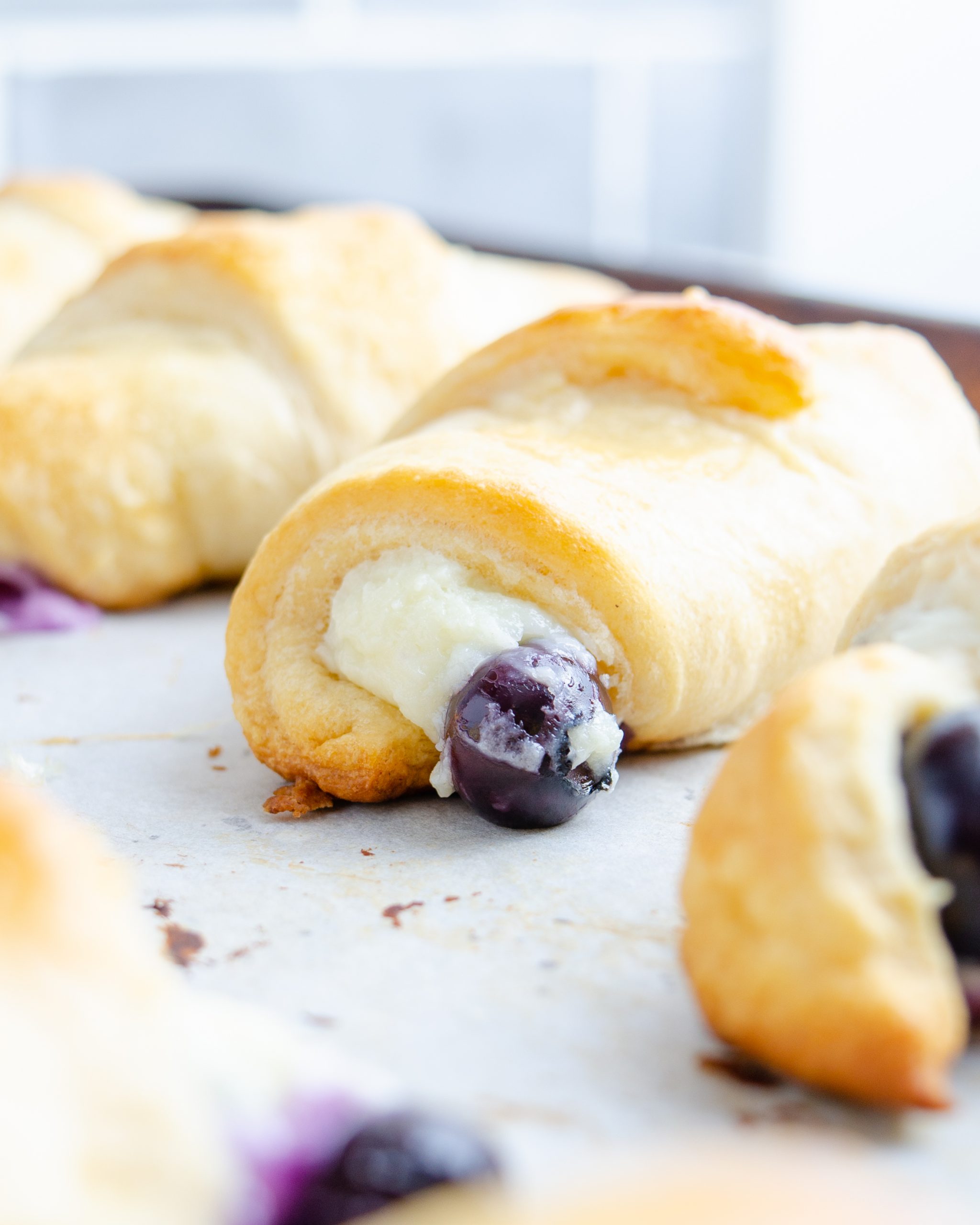 crescent roll blueberry cream cheese, cream cheese blueberry crescent rolls, blueberry cream cheese crescent rolls