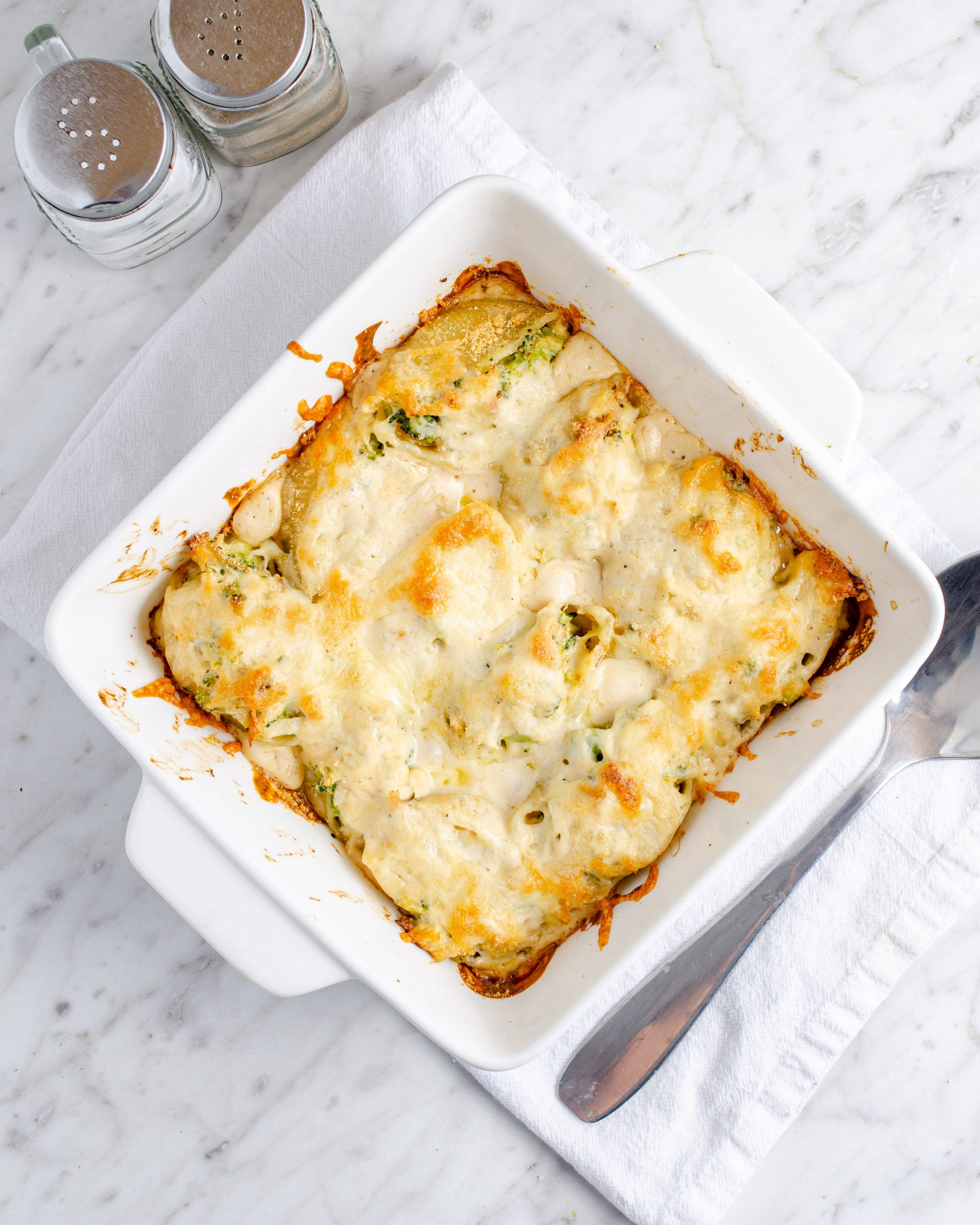 Chicken Broccoli Alfredo Stuffed Shells, chicken alfredo stuffed shells, stuffed shells with chicken, alfredo stuffed shells
