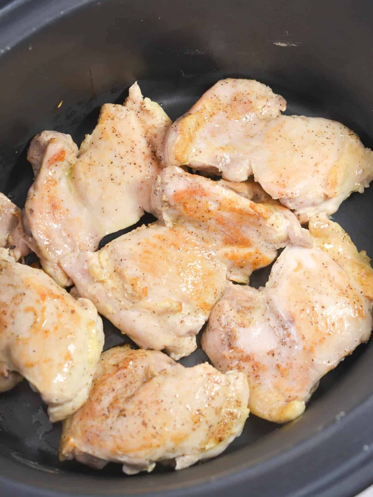 Place the seared chicken into the Crockpot.