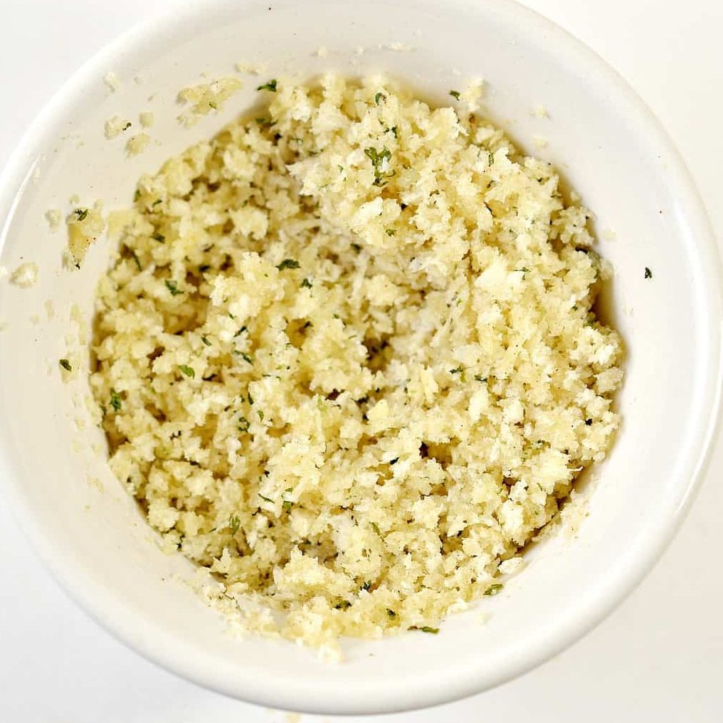 Add 2 tbsp of melted butter to the panko bread crumbs in a small bowl, mix well to combine, and set aside.
