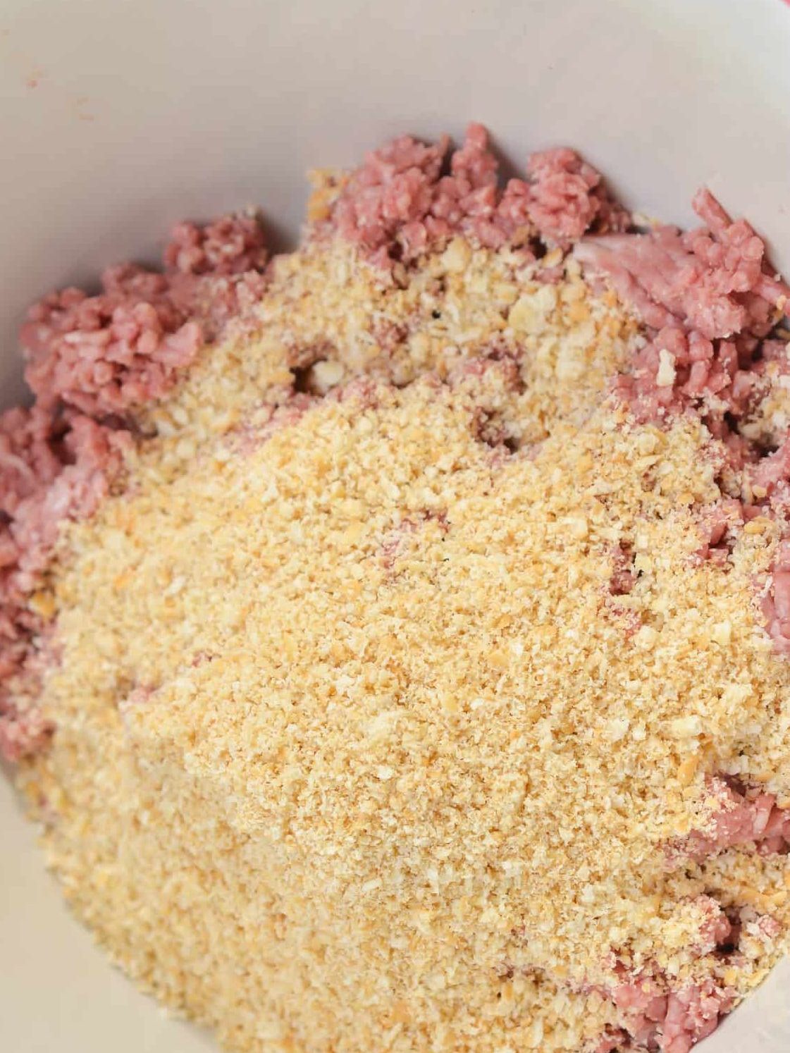 In a mixing bowl, combine 2 lbs ground beef and 25 ritz cracker crumbs.