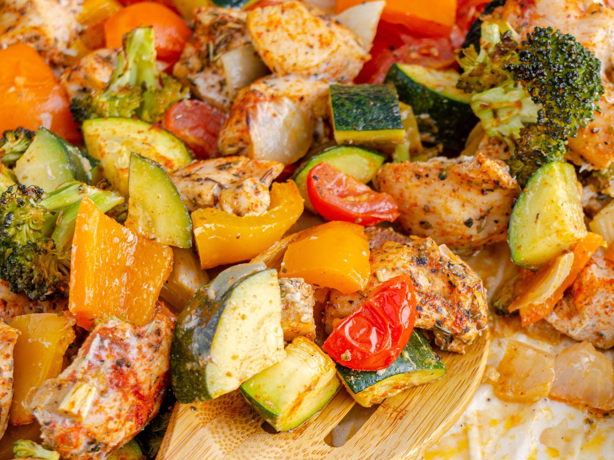 https://sweetpeaskitchen.com/wp-content/uploads/2022/09/Healthy-Roasted-Chicken-and-Veggies-1-edited-scaled.jpg