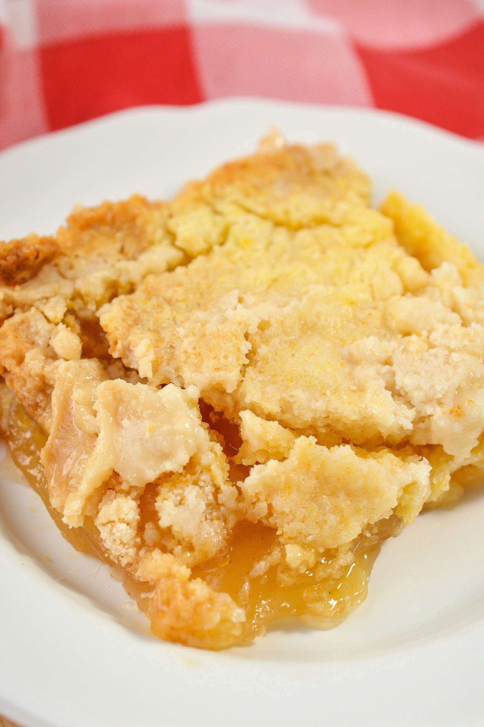 3 ingredient apple cake, apple pie cake, apple pie filling cake