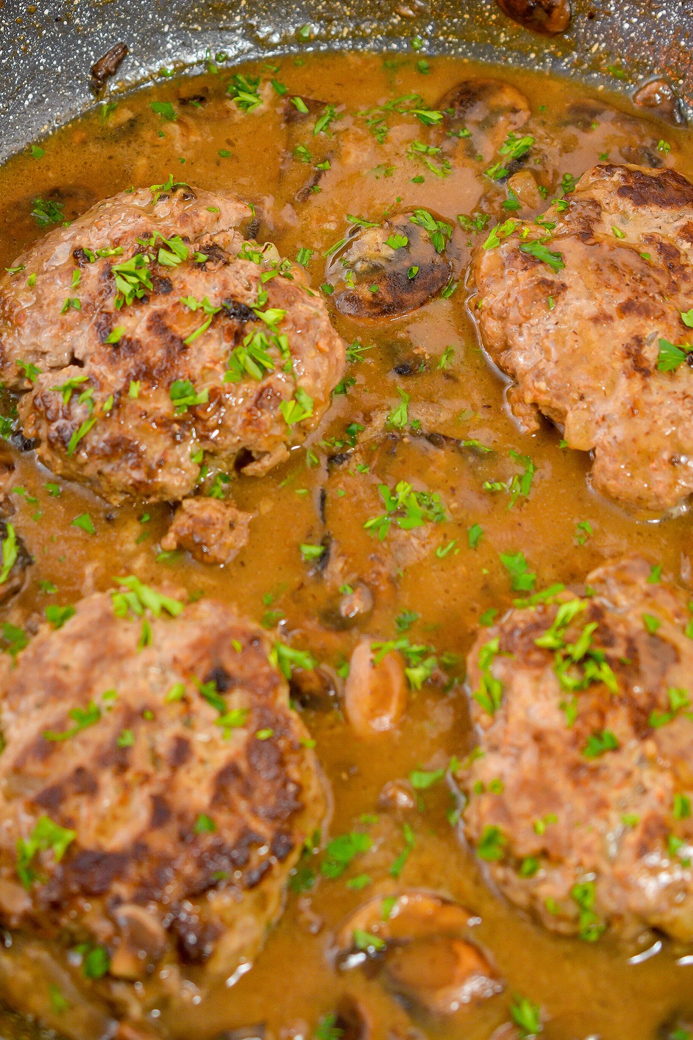 easy salisbury steak with mushroom gravy, salisbury steak recipe, simple salisbury steak recipe