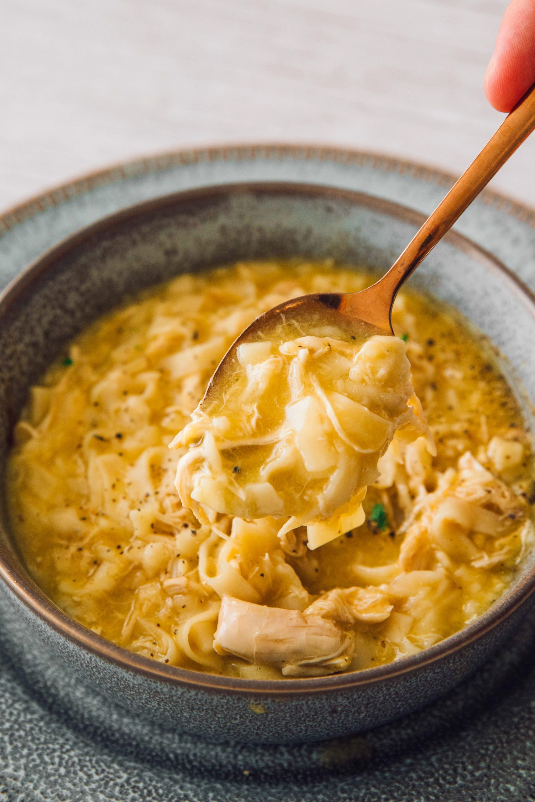 slow cooker chicken and noodles, chicken and noodles slow cooker, slow cooker chicken and noodles recipe