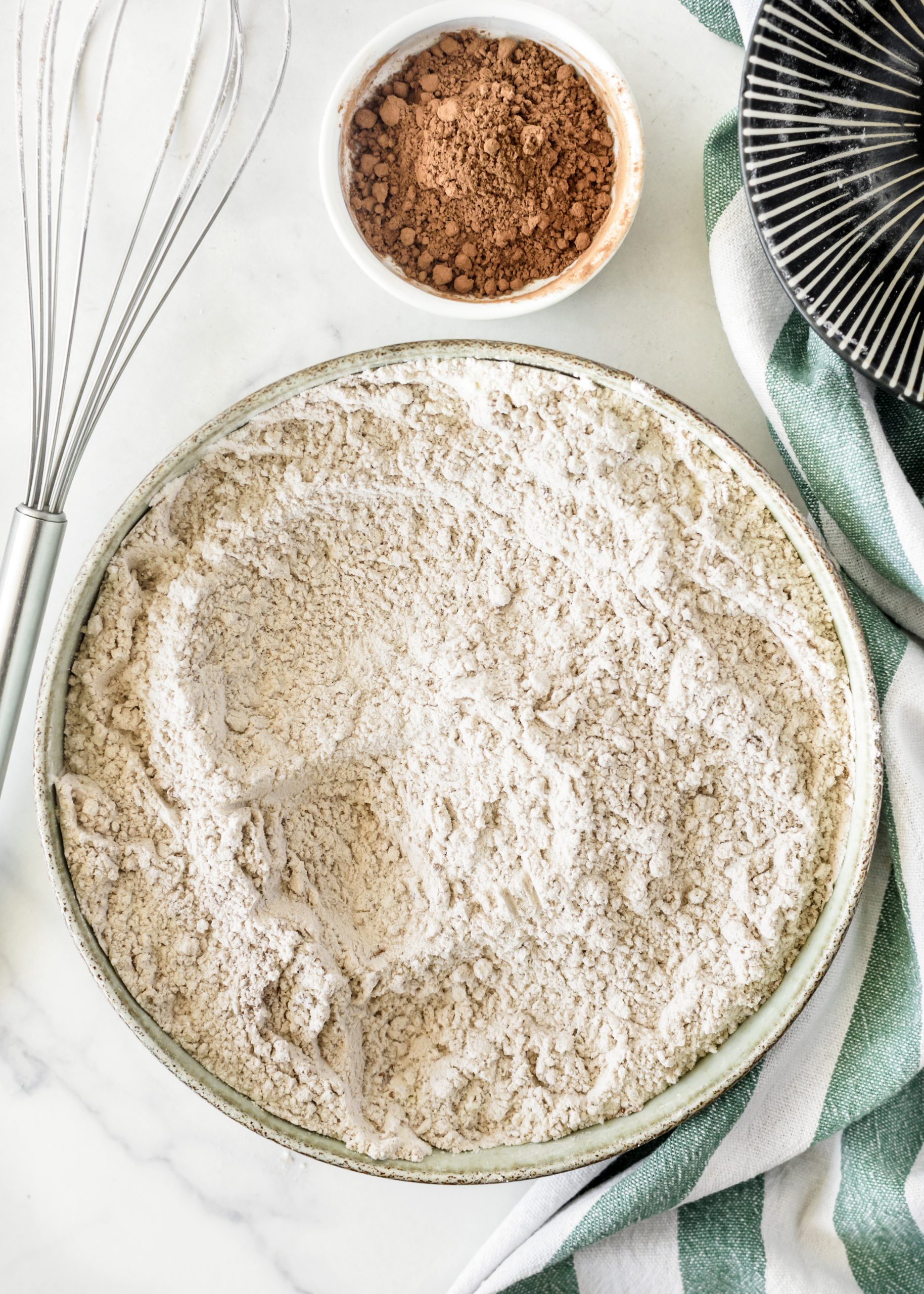 Blend together the flour, baking soda, cocoa powder, and salt in a mixing bowl. 