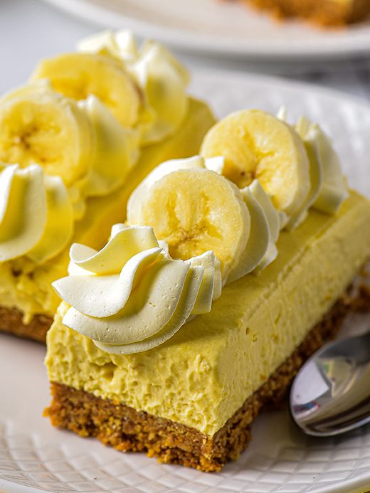 banana cream cheesecake bars, banana cheesecake bars, no bake banana cheesecake recipe