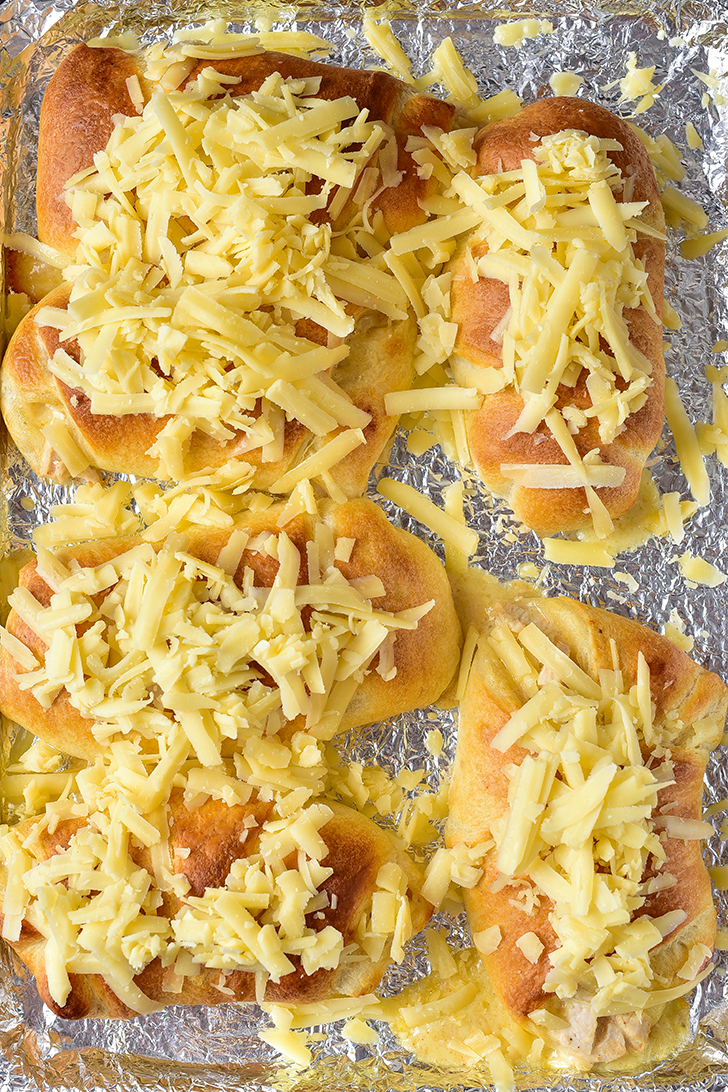 Sprinkle with the cheese that remains, and allow it to melt before serving.