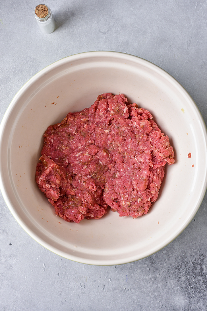 Mix together the ground beef, salt, pepper, onion powder, and garlic powder. Separate the meat into four evenly-sized patties. 
