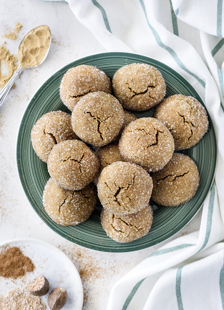 soft cookies, soft molasses cookies, chewy molasses cookies