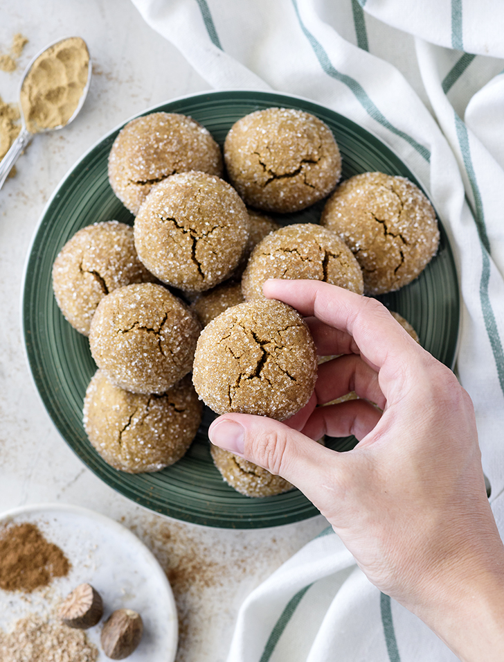 soft cookies, soft molasses cookies, chewy molasses cookies