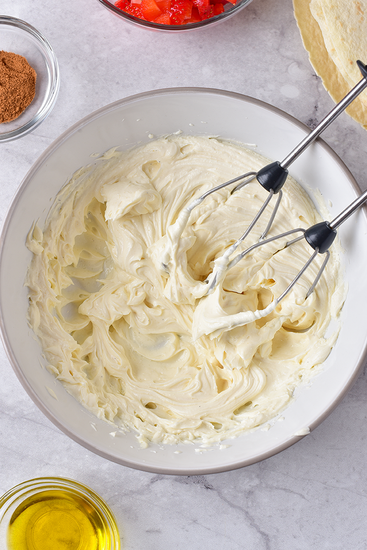 Blend together the sour cream, cream cheese, vanilla, and 1 Tbsp of sugar in a bowl.