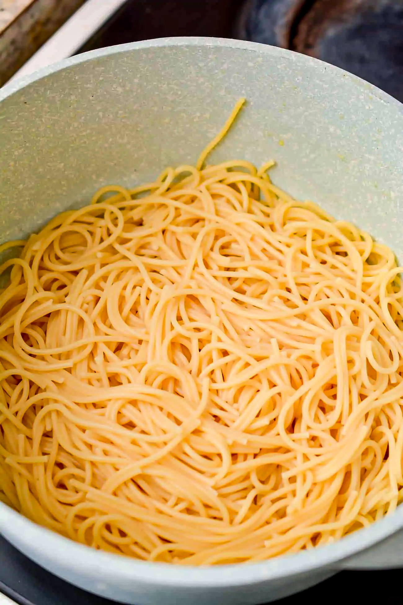 Boil the spaghetti noodles and cook to al dente. Drain and set aside.