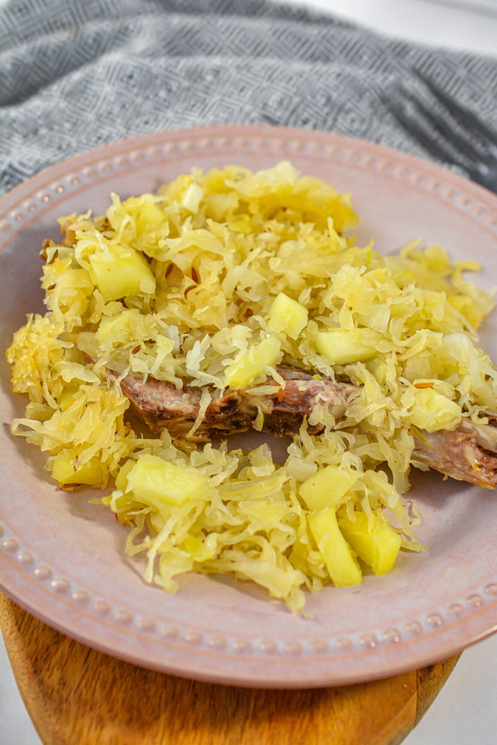 pork chops and sauerkraut, pork chops and sauerkraut recipe, german pork chops and sauerkraut