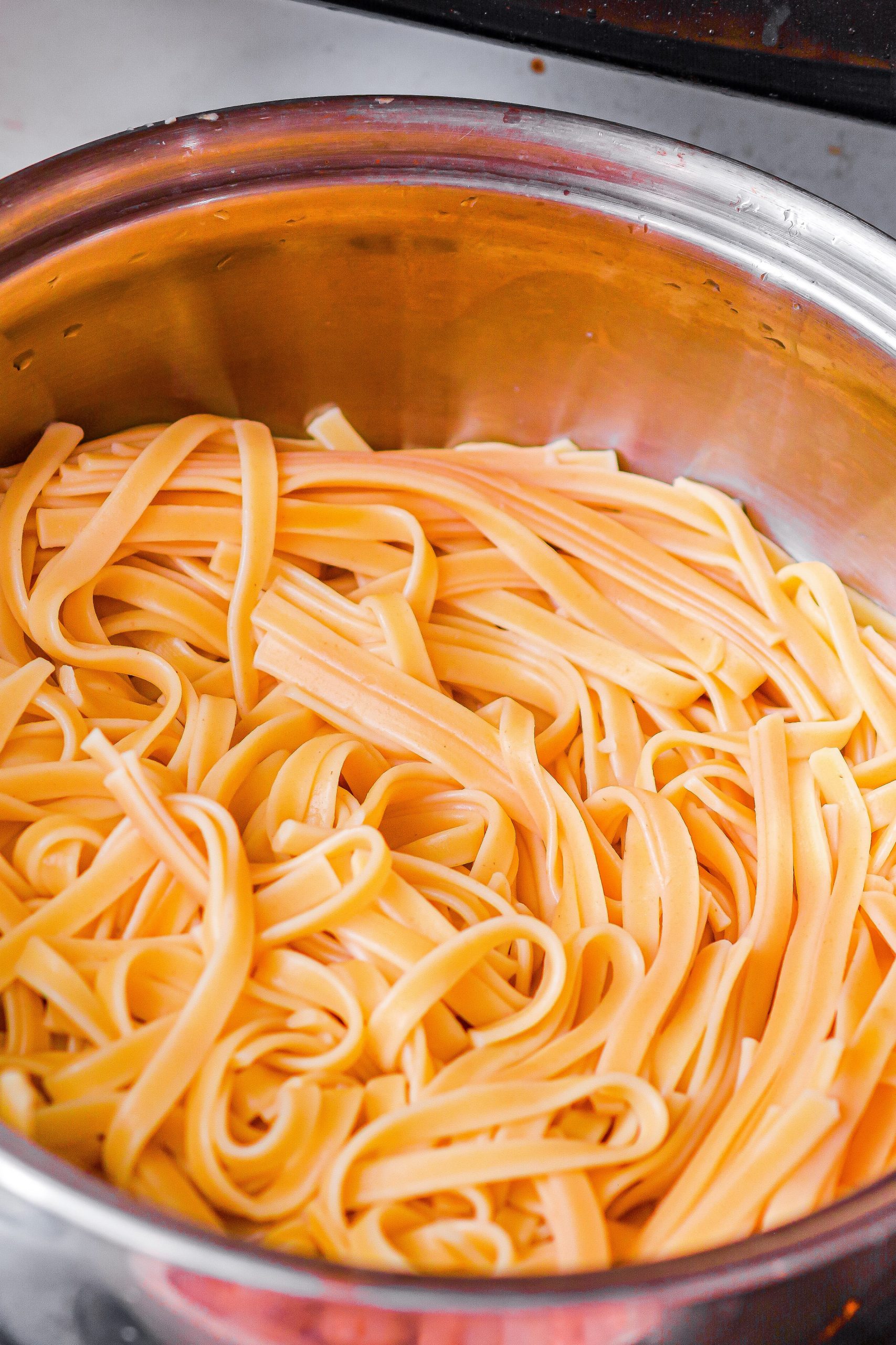 Cook the linguini in a pot of boiling water to your liking, and drain well.
