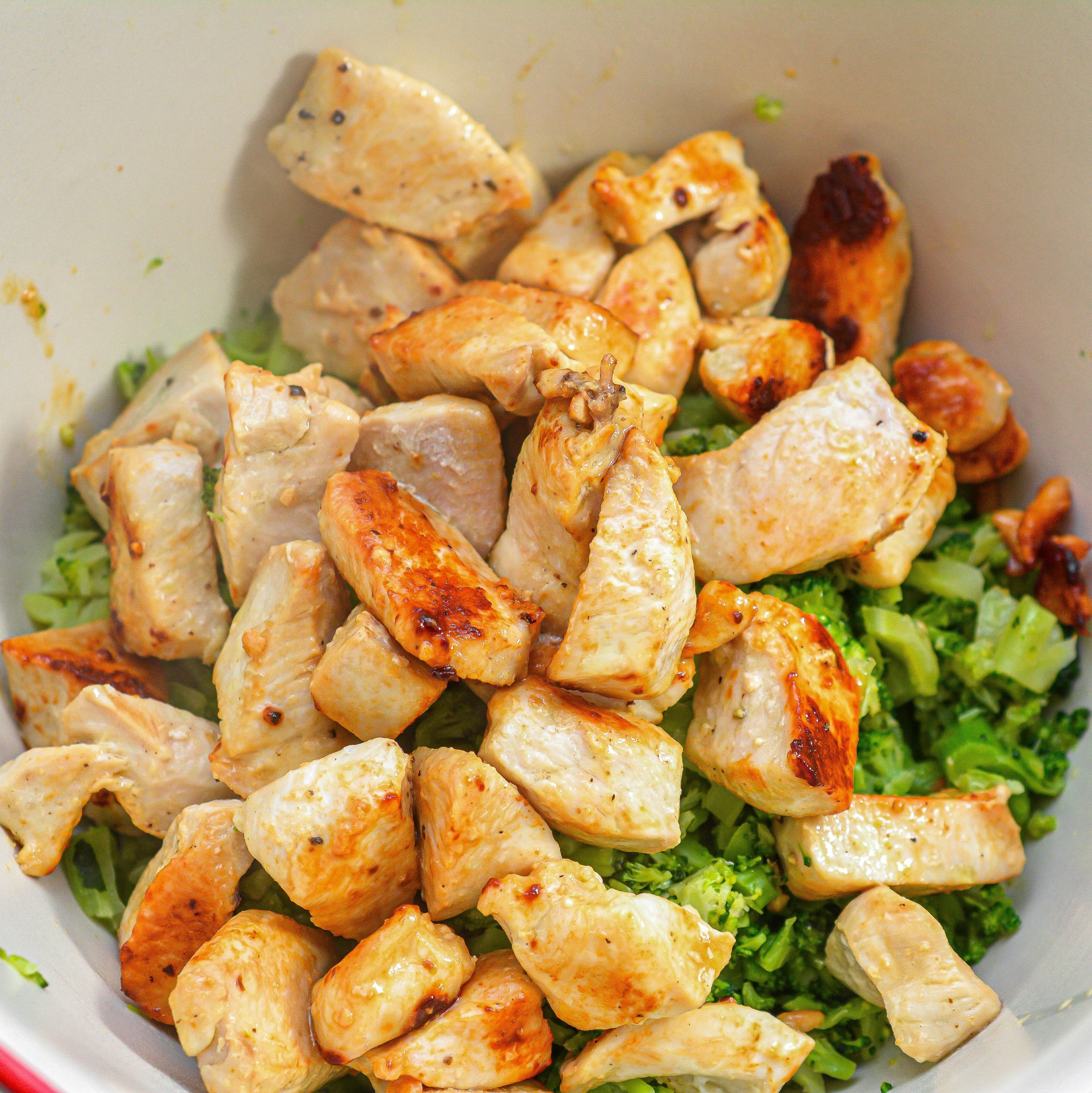 Add the chicken and broccoli to a large mixing bowl.