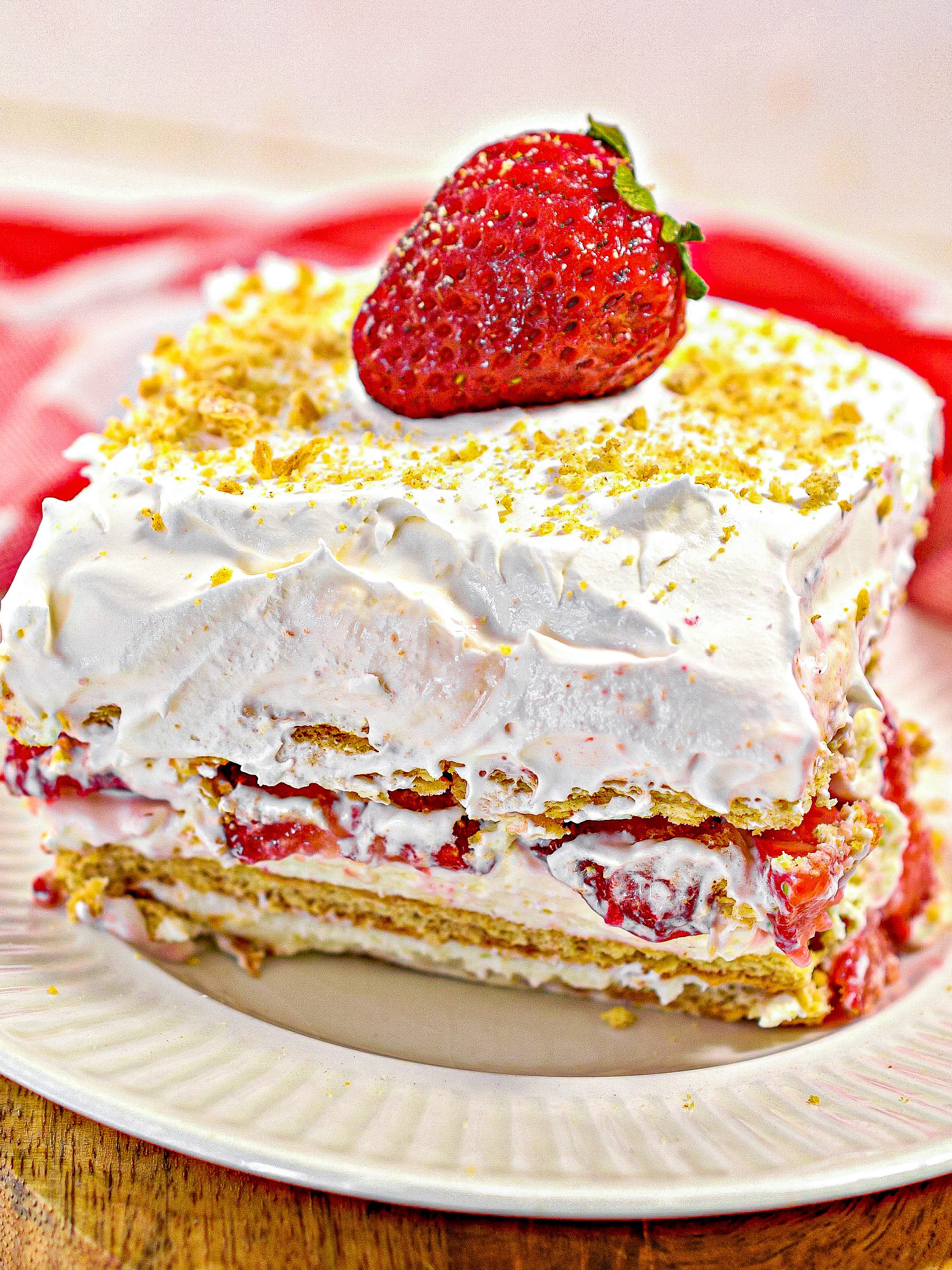 strawberry cheesecake icebox cake, icebox cake, strawberry icebox cake
