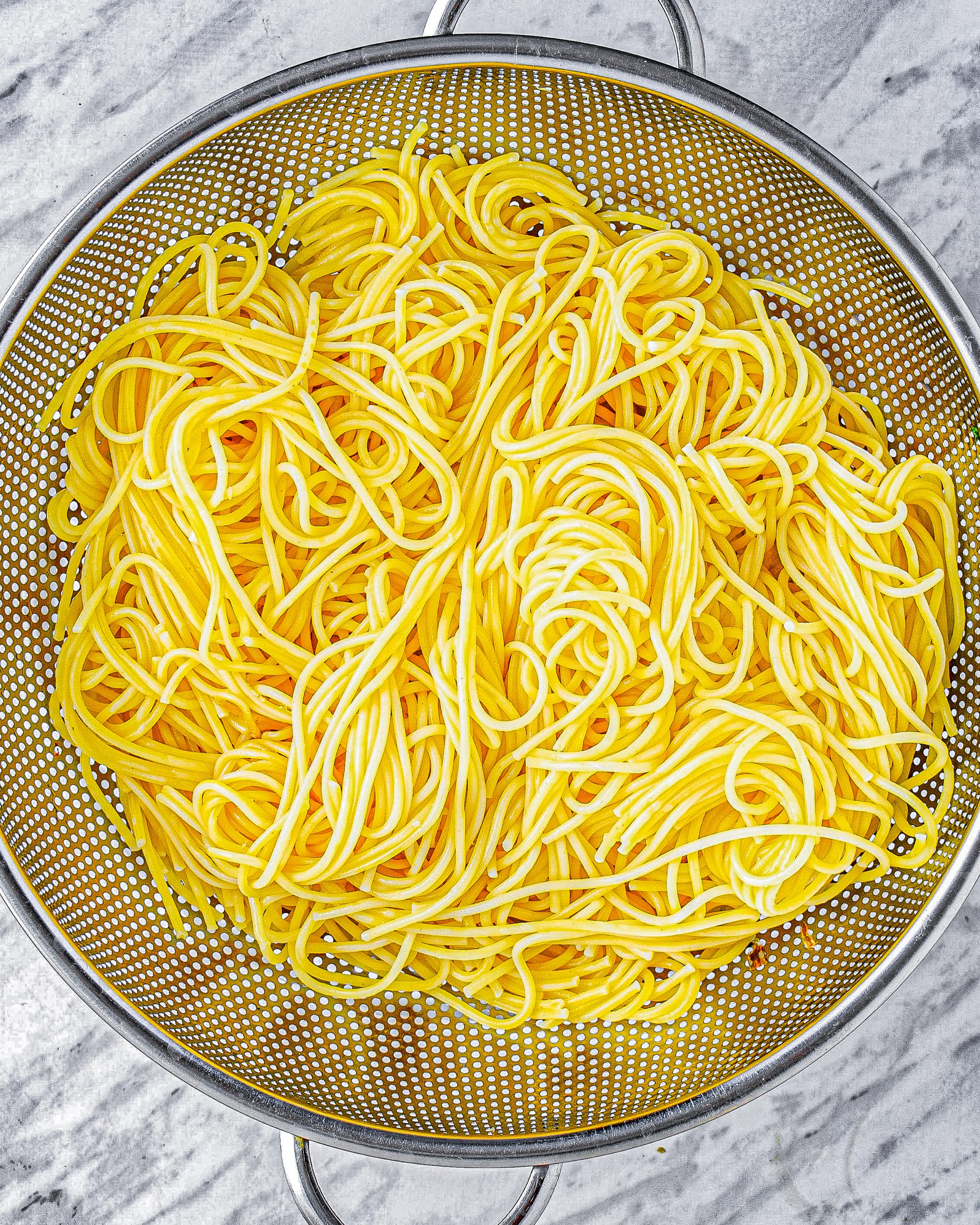 Cook the spaghetti to your liking, rinse under cold water, and drain well.